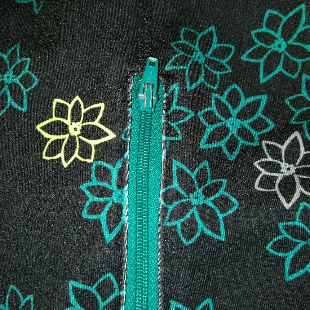OLD NAVY ACTIVE Adjustable Racerback Tank - Picture 5 of 8